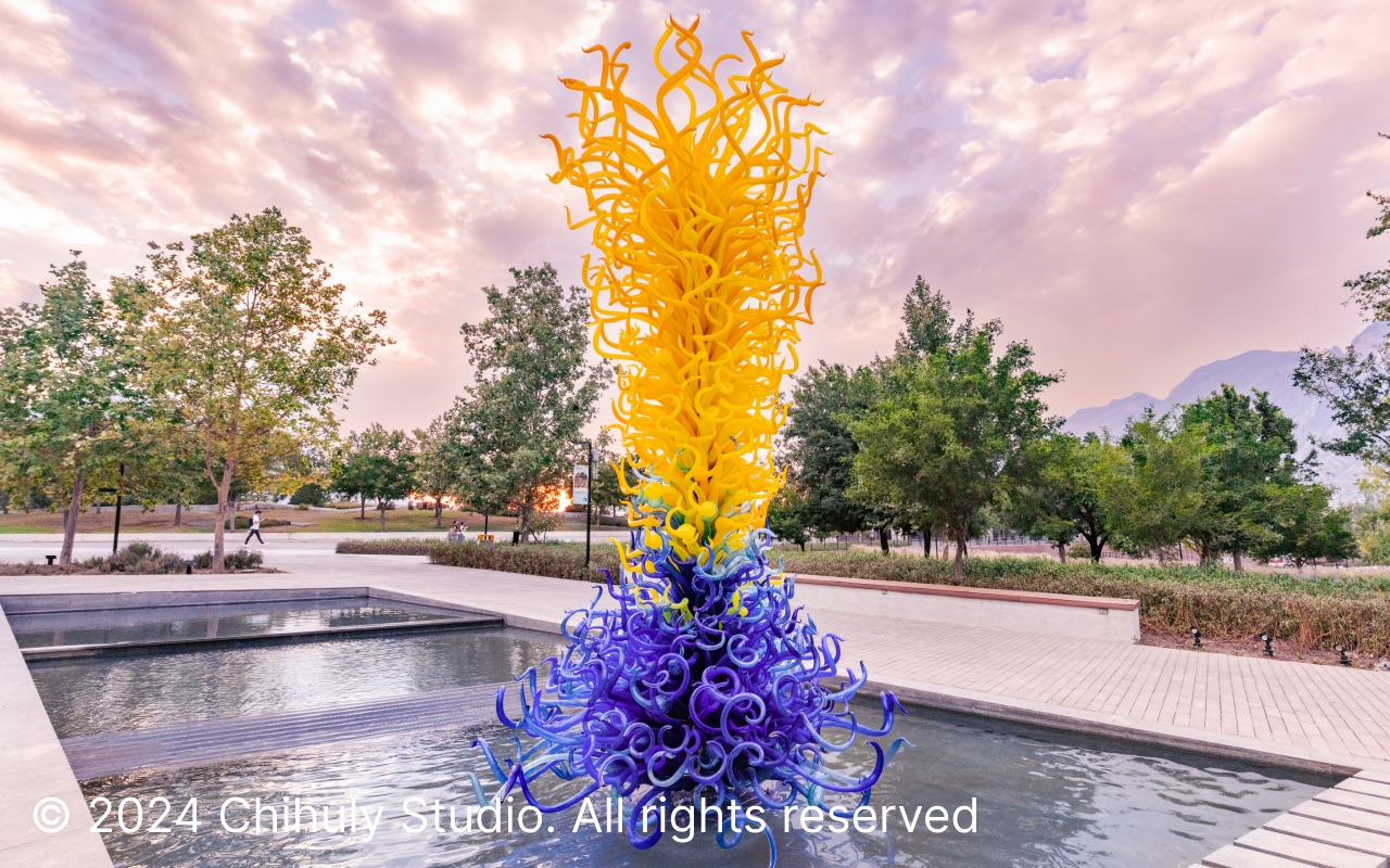 2024 Chihuly Studio. All rights reserved